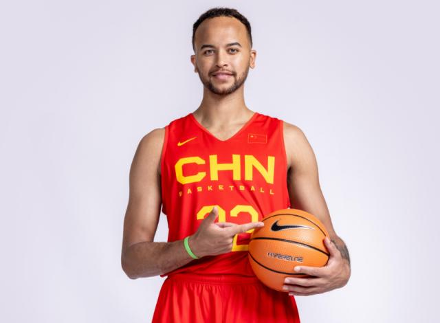 李凯尔首秀11分 乔帅遭驱逐 中国男篮不敌意大利