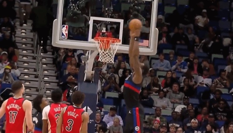 一群人目送！奥萨尔送空接 杜伦二楼双手空接重扣